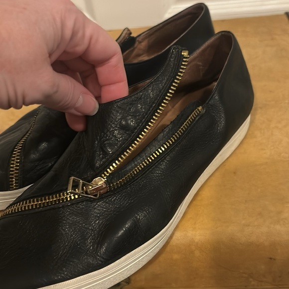 ALL BLACK ANTHROPOLOGIE LEATHER SIDE ZIP SHOE SIZE 9.5 - Picture 4 of 11